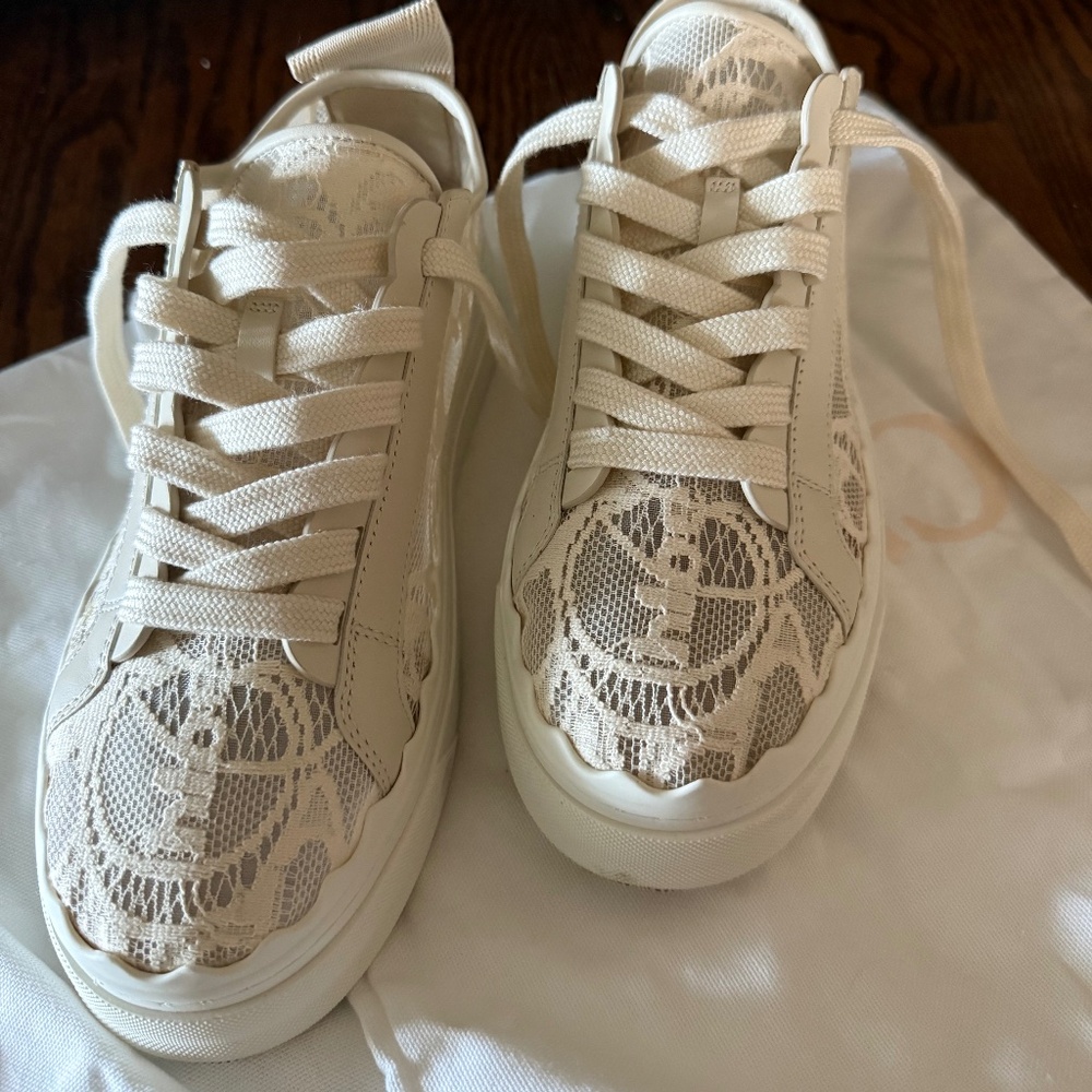 Chloe Lauren Logo Lace Low-Top Sneakers Beige